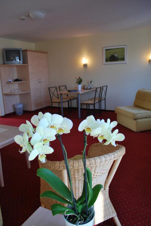 Mueritz-Strandhotel Röbel Rom bilde